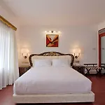 White Pearl Suites