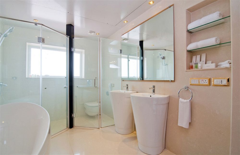 White Pearl Hotel 4*