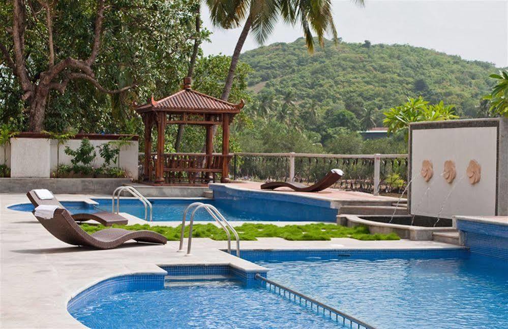 Hotel White Pearl 4*